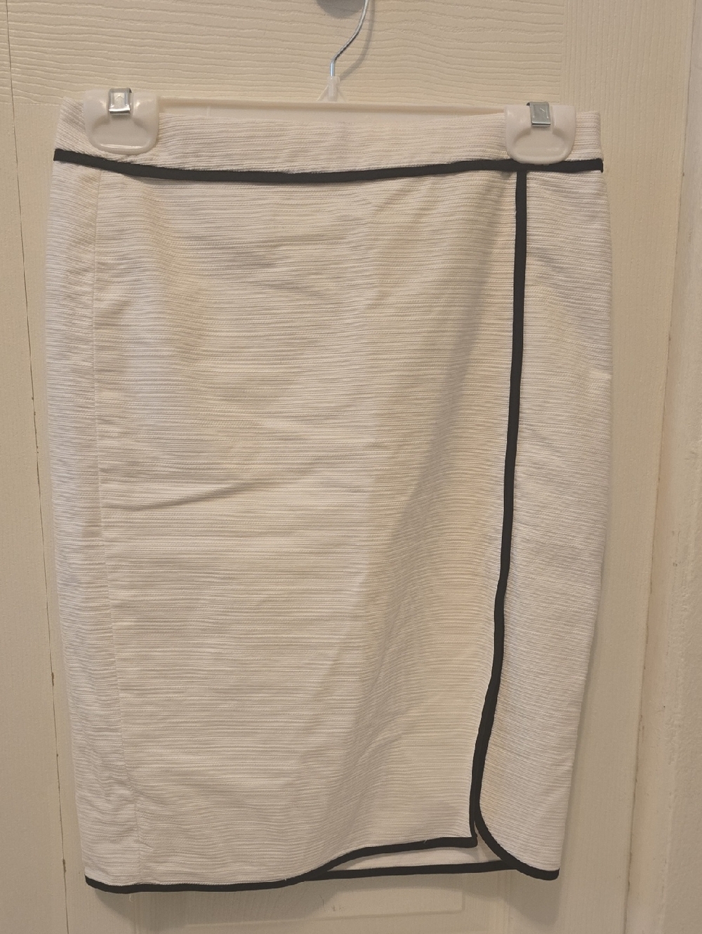 Ann Taylor White Pencil Skirt with Black Trim